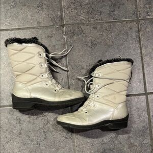 Khombu Women's silver Winter Lace-Up Faux-Fur Boots